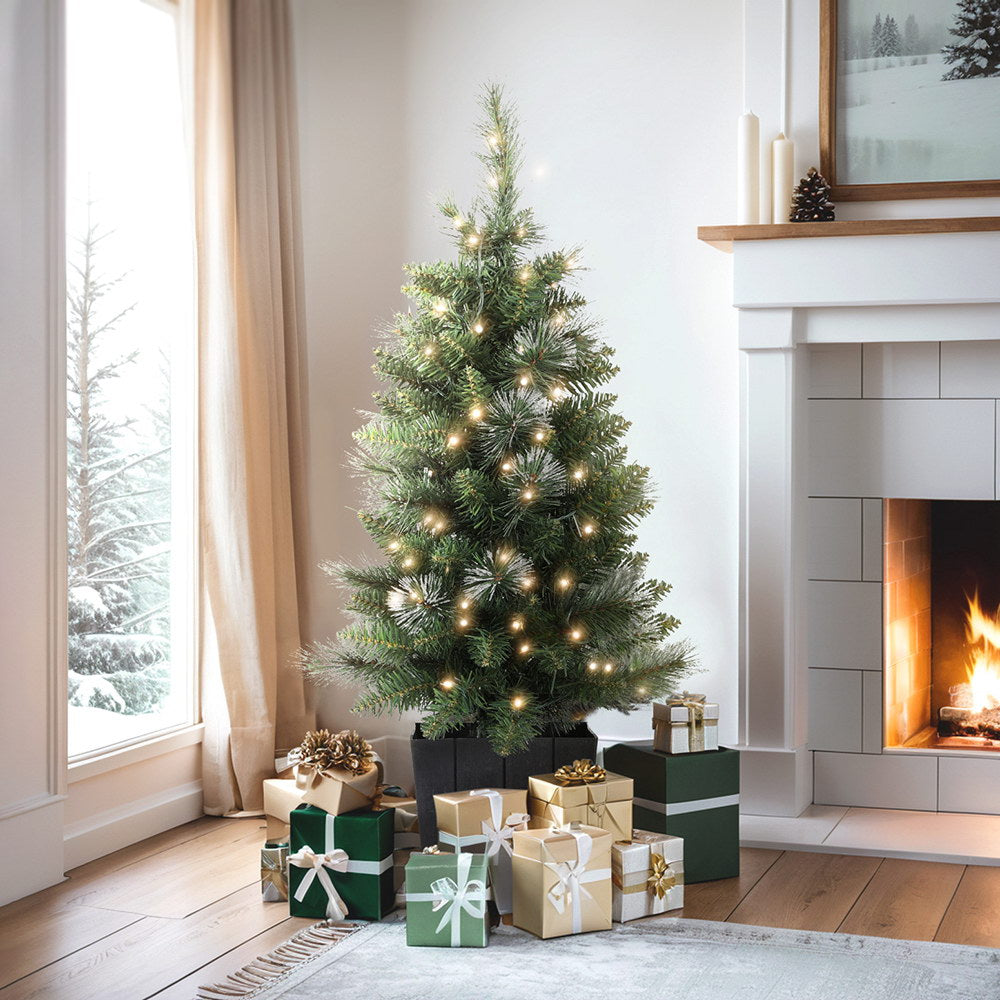 0.9mPotted Christmas Tree with 80 LED lights - battery operated